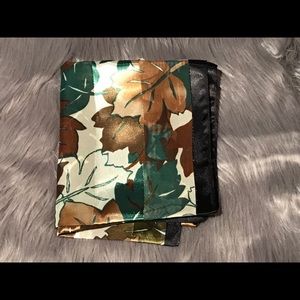 🍒Vintage Silky Leaf Print Scarf